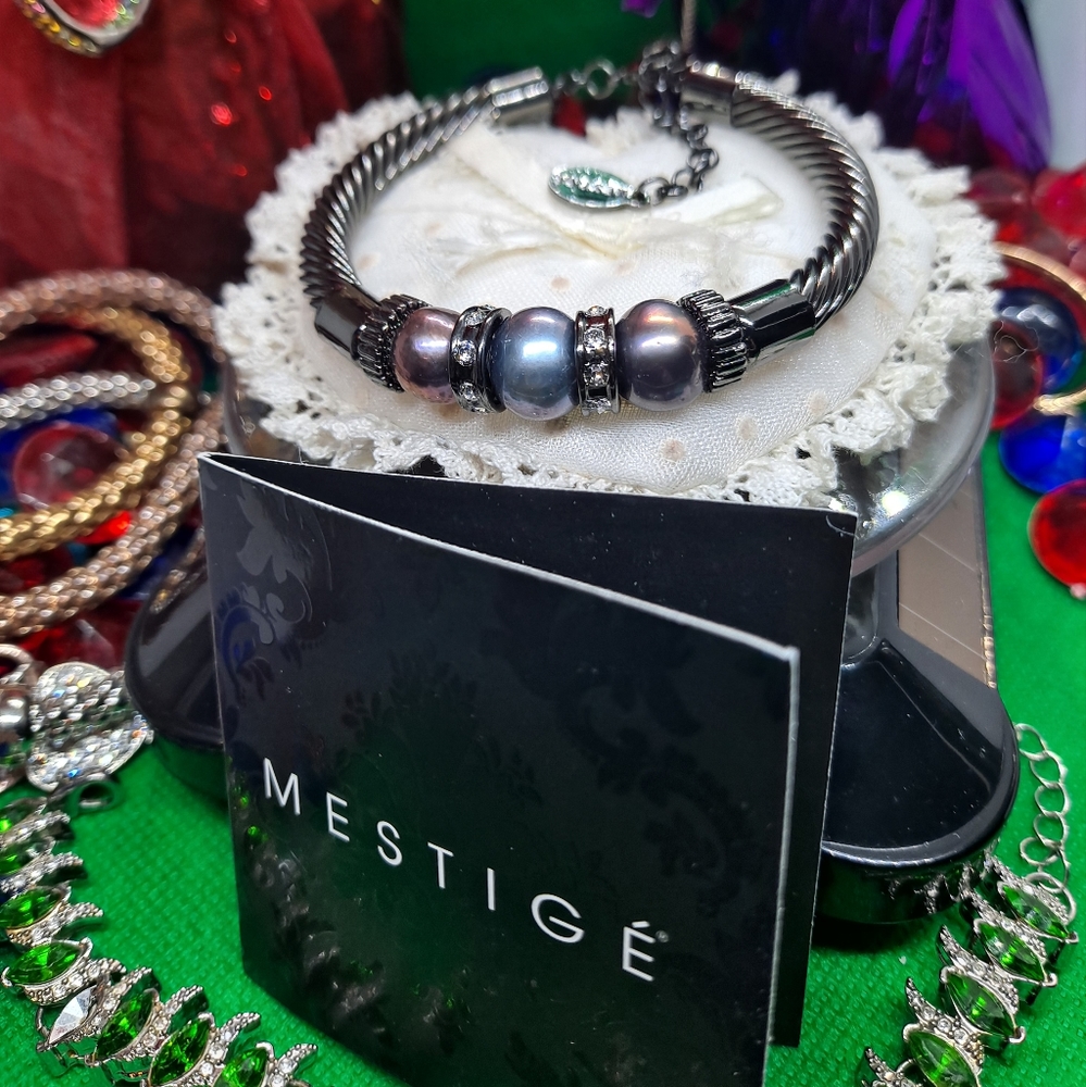 Beautiful MESTIGE Adjustable Bracelet With Swarv Crystal's Black Pearl New